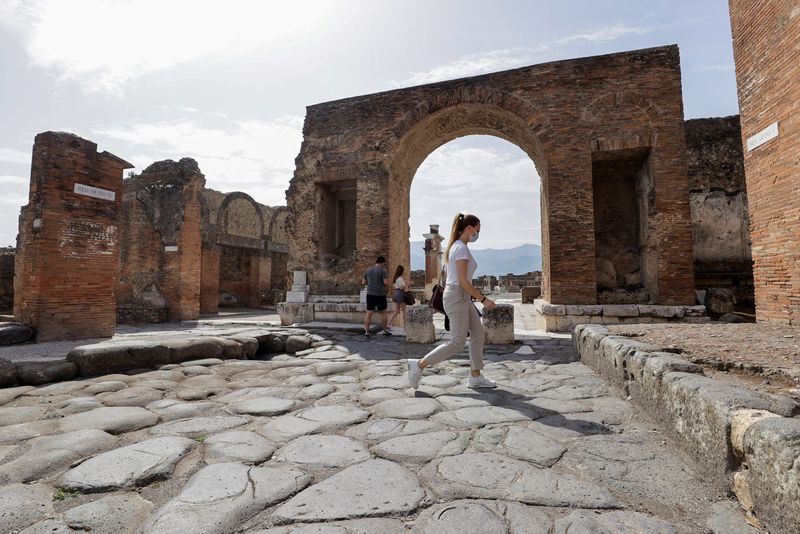 &copy; Reuters. Le site archéologique de l'ancienne ville romaine de Pompéi. /Photo prise le 27 avril 2021/REUTERS/Ciro De Luca