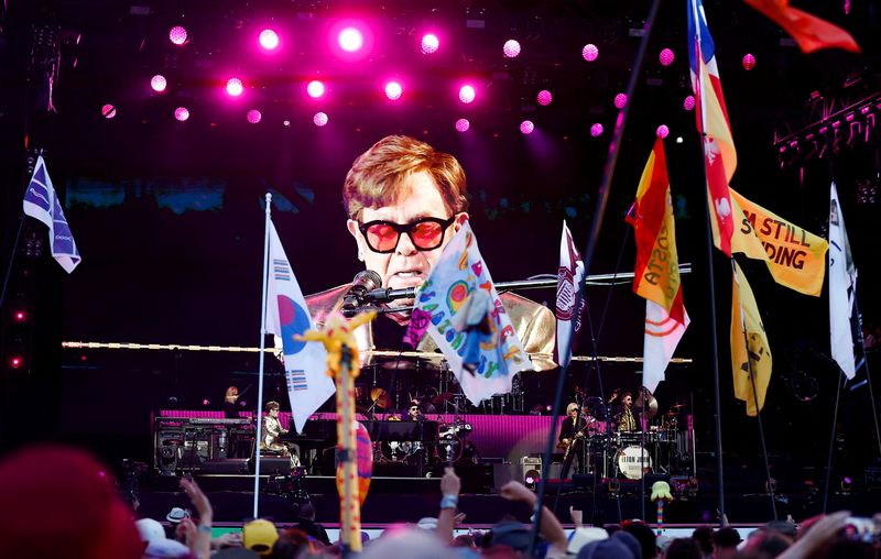 &copy; Reuters. Photo d'archives de Elton John à Glastonbury, en Grande-Bretagne. /Photo prise le 25 juin 2023 à Glastonbury, en Grande-Bretagne/REUTERS/Jason Cairnduff 