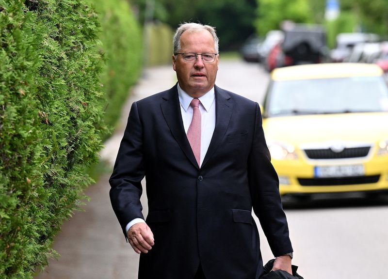 &copy; Reuters. The lawyer of Rupert Stadler, former CEO of German car maker Audi, Thilo Pfordte arrives for Stadler's verdict in the so-called 'Dieselgate' emission cheating scandal at a regional court in Munich, Germany, June 27, 2023. REUTERS/Angelika Warmuth