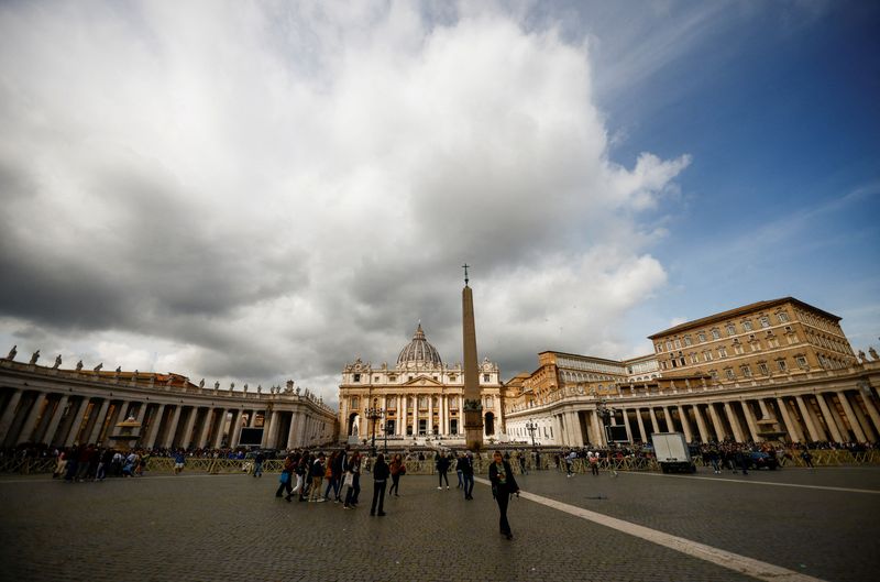 &copy; Reuters. FILE PHOTO: A general view of St. Peter’s square, after Pope Francis was hospitalised for a respiratory infection, at the Vatican March 30, 2023. REUTERS/Yara Nardi/File Photo