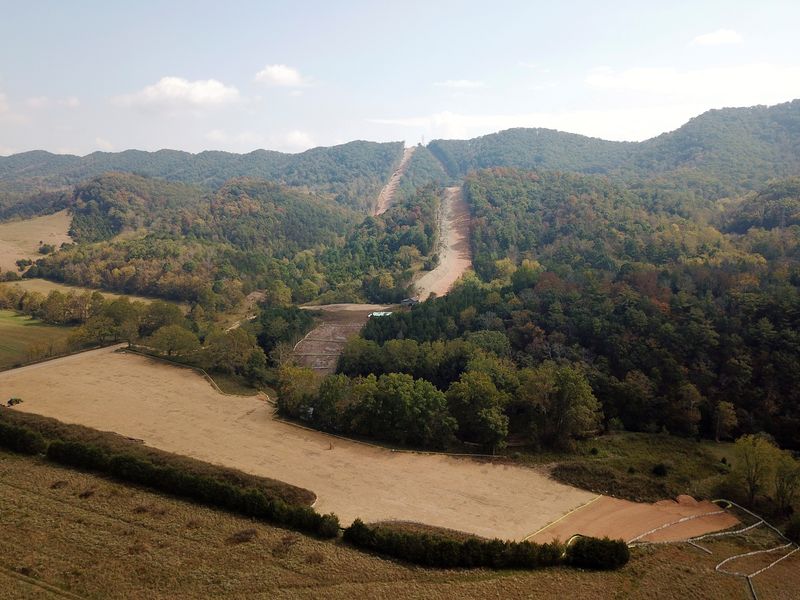 &copy; Reuters. An aerial view of the under-construction Mountain Valley Pipeline near Blacksburg, Virginia, U.S. September 30, 2019. Picture taken September 30, 2019. REUTERS/Charles Mostoller/FILE PHOTO