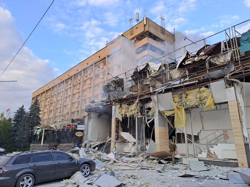 &copy; Reuters. A view shows a building of a restaurant heavily damaged by a Russian missile strike, amid Russia's attack on Ukraine, in central Kramatorsk, Donetsk region, Ukraine June 27, 2023. Head of the Donetsk Regional Military-Civil Administration Pavlo Kyrylenko 