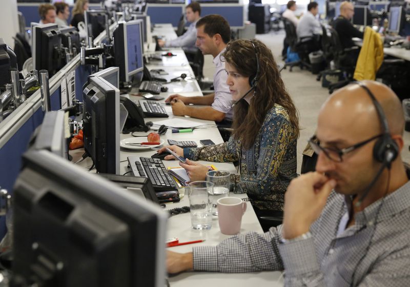 &copy; Reuters. Les traders à IG Index à Londres. /Photo prise le 9 septembre 2014 à Londres, au Royaume-Uni/REUTERS/Luke MacGregor