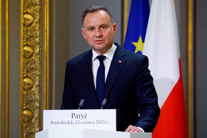 &copy; Reuters. الرئيس البولندي أندريه دودا  يحضر مؤتمرا صحفيا في باريس يوم 12 يونيو حزيران 2023. صورة لرويترز من ممثل لوكالات الأنباء.