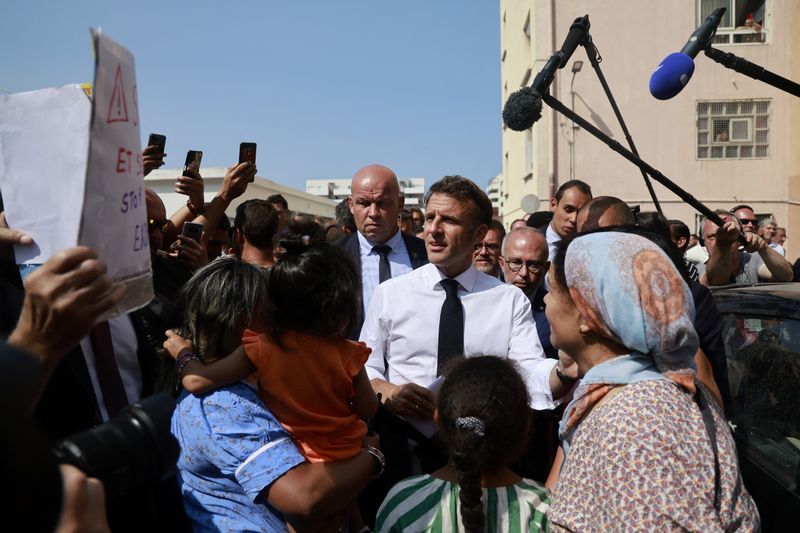 &copy; Reuters. Emmanuel Macron lors d'un déplacement à Marseille. /Photo prise le 28 juin 2023/GUILLAUME HORCAJUELO/REUTERS