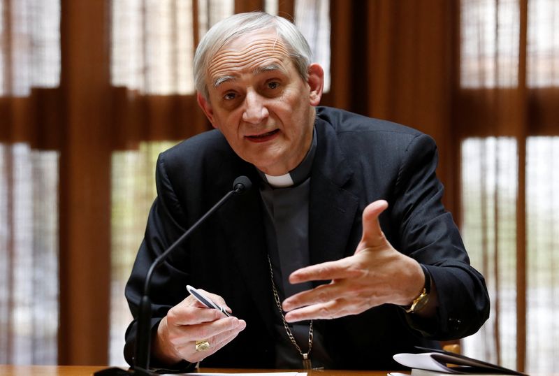&copy; Reuters. Il Cardinale Matteo Zuppi tiene una conferenza stampa in Vaticano, 25 maggio 2023. REUTERS/Remo Casilli
