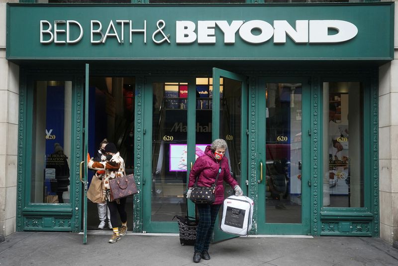 &copy; Reuters. FILE PHOTO: People walk out of a Bed Bath & Beyond amid the coronavirus disease (COVID-19) pandemic in the Manhattan borough of New York City, New York, U.S., January 27, 2021. REUTERS/Carlo Allegri/File Photo