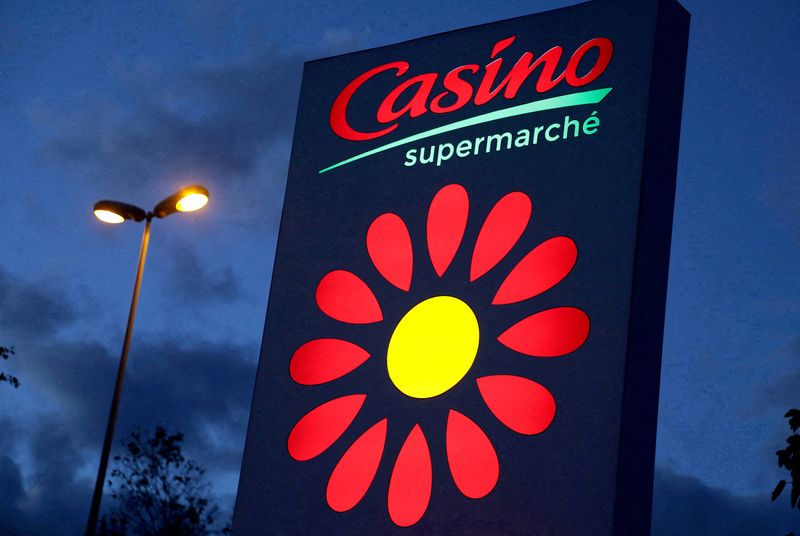 &copy; Reuters. Le logo du supermarché Casino à Cannes. /Photo prise le 9 novembre 2019  à Cannes, en France/REUTERS/Eric Gaillard