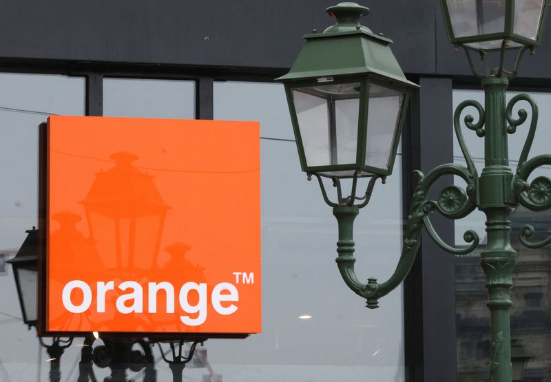 &copy; Reuters. Le logo de l'opérateur de télécommunications français Orange à Bruxelles. /Photo prise le 22 mai 2023 à Bruxelles, en Belgique/REUTERS/Yves Herman