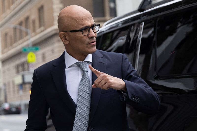 © Reuters. Chief Executive Officer of Microsoft Corporation Satya Nadella arrives to testify at the northern district of California during a trial as U.S. Federal Trade Commission seeks to stop Microsoft deal to buy Activision Blizzard, in Downtown San Francisco, California, U.S. June 28, 2023. REUTERS/Carlos Barria