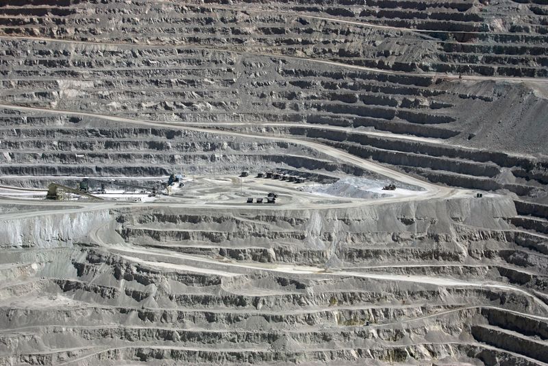 &copy; Reuters. A view of the BHP Billiton's Escondida, the world's biggest copper mine, in northern Chile, in Antofagasta, Chile March 31, 2008. REUTERS/Ivan Alvarado/File Photo