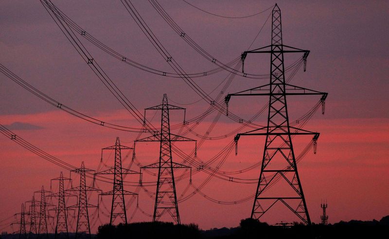 &copy; Reuters. FILE PHOTO: The sun rises behind electricity pylons near Chester, northern England October 24, 2011.  REUTERS/Phil Noble/File Photo
