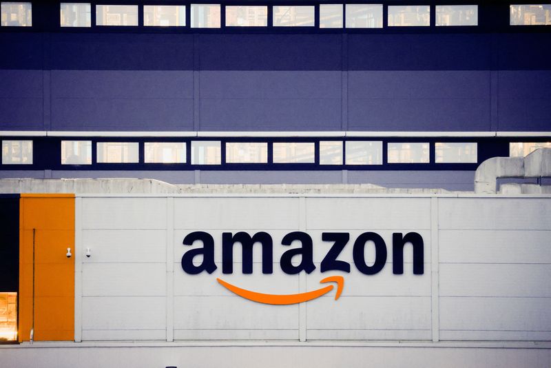 &copy; Reuters. FILE PHOTO: The logo of Amazon is seen at the company's logistics center in Bretigny-sur-Orge, near Paris, France, December 7, 2021. REUTERS/Gonzalo Fuentes/File Photo