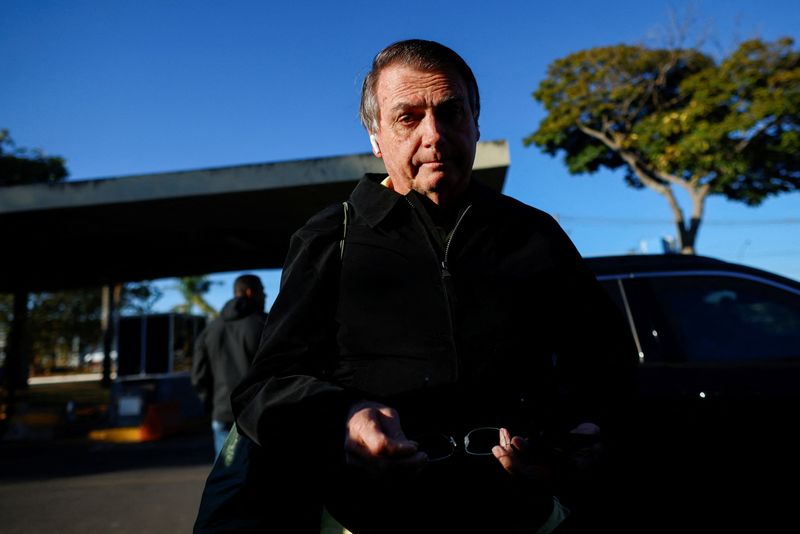 &copy; Reuters. Ex-presidente Jair Bolsonaro no Aeroporto Internacional de Brasília
29/06/2023
REUTERS/Adriano Machado