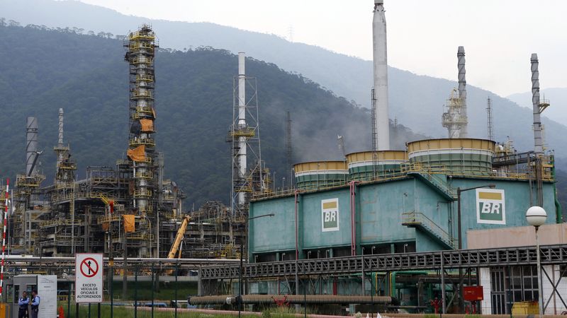 &copy; Reuters. Planta de refino de petróleo em Cubatão, SP
25/02/2015
REUTERS/Paulo Whitaker