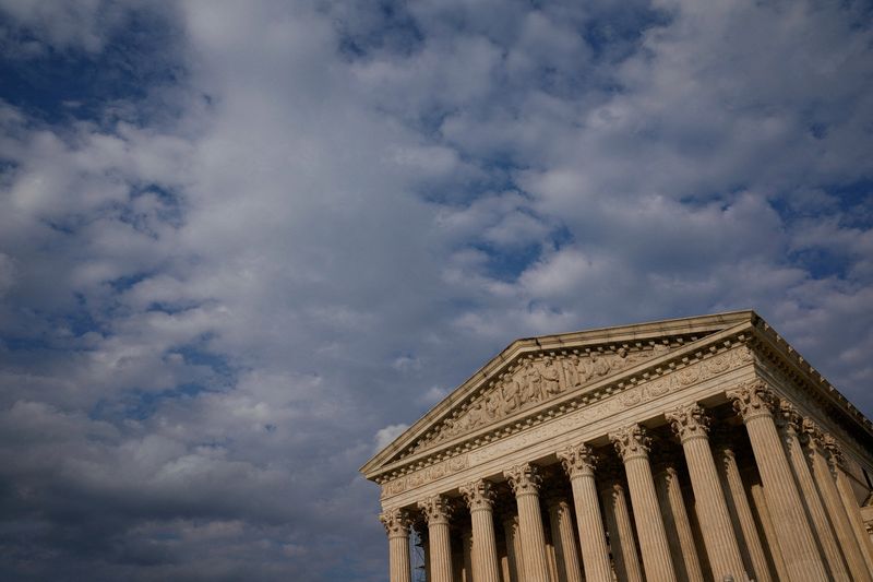 &copy; Reuters. FILE PHOTO: The U.S. Supreme Court building is seen in Washington, U.S., April 6, 2023. REUTERS/Elizabeth Frantz/File Photo