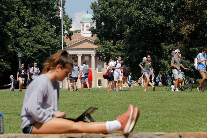 &copy; Reuters. FILE PHOTO: Students walk through the campus of the University of North Carolina at Chapel Hill, North Carolina, U.S., September 20, 2018. Picture taken on September 20, 2018.  REUTERS/Jonathan Drake/File Photo