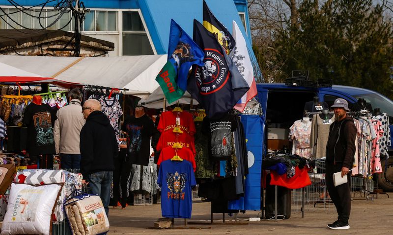 &copy; Reuters. FILE PHOTO: A flag with the logo of Wagner private mercenary group is on display for sale in the town of Yefremov in the Tula region, Russia, April 5, 2023. REUTERS/Evgenia Novozhenina/File Photo