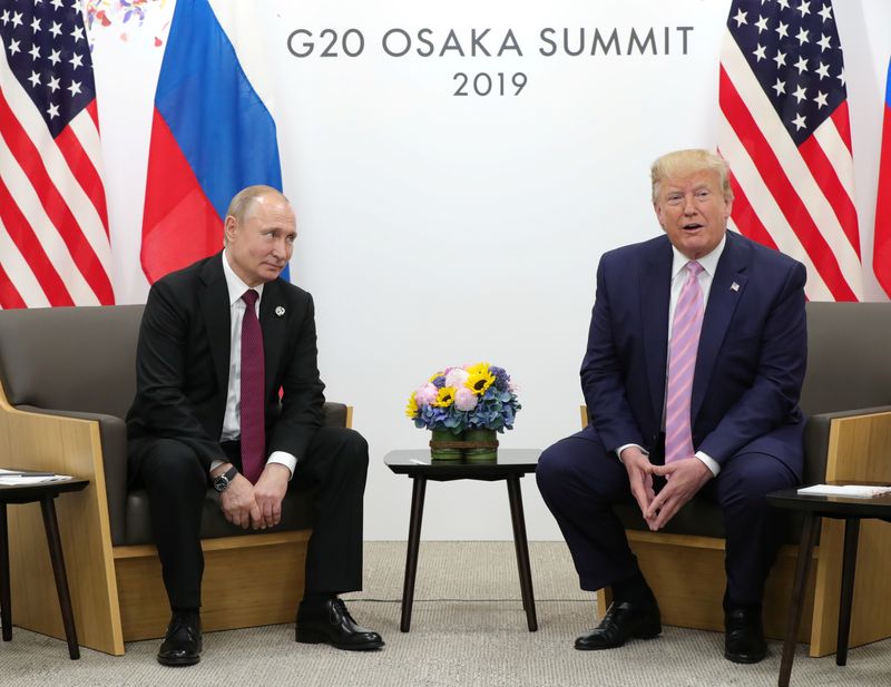 © Reuters. Russia's President Vladimir Putin and U.S. President Donald Trump attend a meeting on the sidelines of the G20 summit in Osaka, Japan June 28, 2019. Sputnik/Mikhail Klimentyev/Kremlin via REUTERS/File Photo