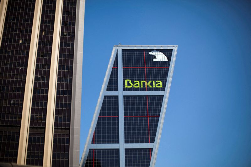 &copy; Reuters. FOTO DE ARCHIVO: El edificio de la sede central del banco español Bankia en Madrid. 18 de mayo de 2012. REUTERS/Paul Hanna