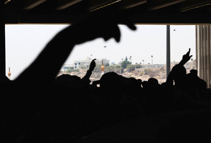 &copy; Reuters. حجاج خلال رمي الجمرات بمشعر منى في موسم الحج يوم الخميس. تصوير: محمد عبد الغني - رويترز.
