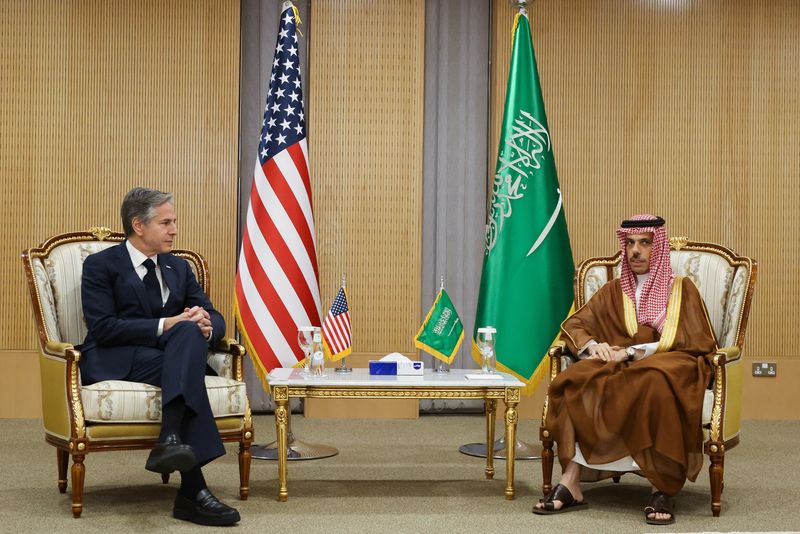&copy; Reuters.  وزير الخارجية الأمريكي أنتوني بلينكن يلتقي نظيره السعودي الأمير فيصل بن فرحان في الرياض في السابع من يونيو حزيران 2023. صورة لرويترز من ممثل 