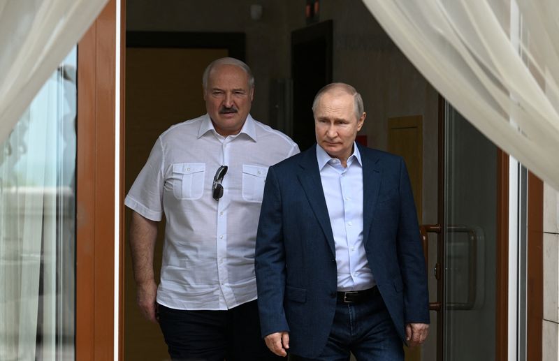 &copy; Reuters. O presidente da Rússia, Vladimir Putin, se encontra com o presidente de Belarus, Alexander Lukashenko, em Sochi
09/06/2023
Sputnik/Pavel Bednyakov/Kremlin via REUTERS 