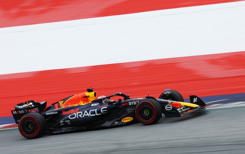 &copy; Reuters. ماكس فرستابن سائق رد بول ومتصدر بطولة العالم فورمولا 1 للسيارات في جائزة النمسا الكبرى يوم السبت. تصوير: برناديت سابو - رويترز 