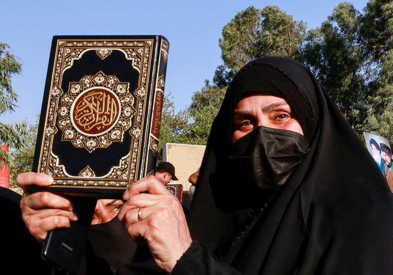 &copy; Reuters. FILE PHOTO: A woman holds a copy of the Koran during a protest against a man who tore up and burned a copy of the Koran outside a mosque in the Swedish capital Stockholm, near the Swedish embassy in Baghdad, Iraq, June 30, 2023. REUTERS/Thaier Al-Sudani  