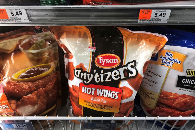 © Reuters. FILE PHOTO: Tyson Foods brand frozen chicken wings are pictured in a grocery store freezer in the Manhattan borough of New York City, U.S. May 11, 2017.   REUTERS/Carlo Allegri/File Photo