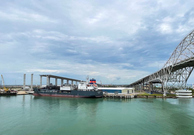 © Reuters. FILE PHOTO: Liquified petroleum gas vessel Zita Schulte is seen docked at the port of Corpus Christi, Texas, U.S., May 15, 2023.  The Gulf Coast port is in the running for up to $1 billion available under President Joe Biden's 2021 Infrastructure Investment and Jobs Act to create a regional hub to produce hydrogen ? a low-emissions fuel produced by electrolyzing water and that can help decarbonize heavy-emitting industries and transportation. REUTERS/Arathy Somasekhar/File Photo