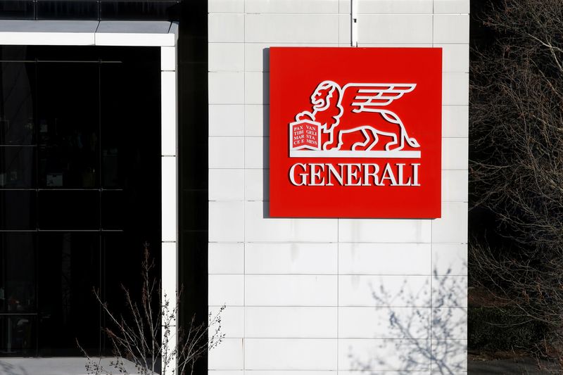 &copy; Reuters. Il logo di Assicurazioni Generali SpA è visibile su un edificio dei loro uffici a Saint-Denis, vicino a Parigi, Francia, 27 febbraio 2018. REUTERS/Benoit Tessier