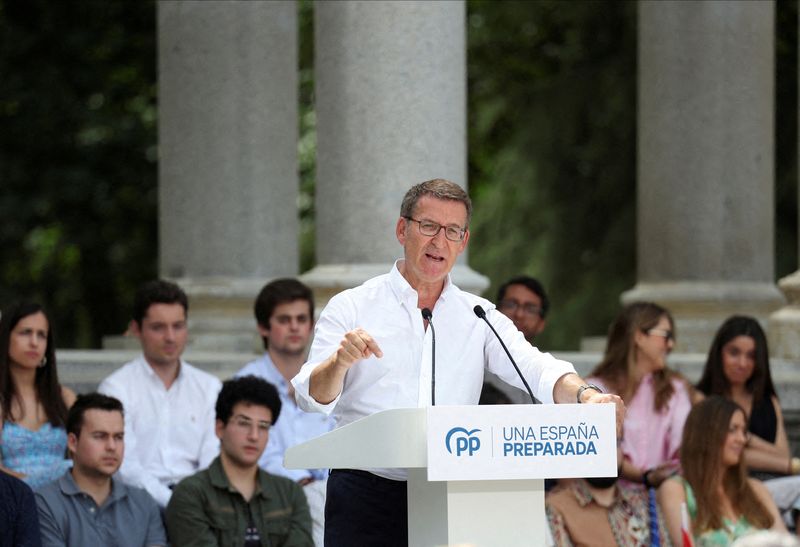 &copy; Reuters. Líder do PP, Alberto Núñez Feijóo, discursa em comício na capital Madri, na Espanha
18/06/2023
REUTERS/Isabel Infantes