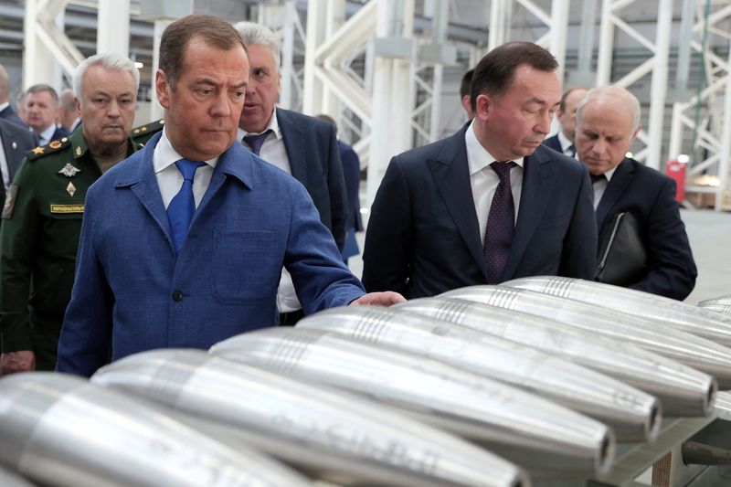 &copy; Reuters. Medvedev visita usina na região de Tula
 15/6/2023   Sputnik/Yekaterina Shtukina/Pool via REUTERS