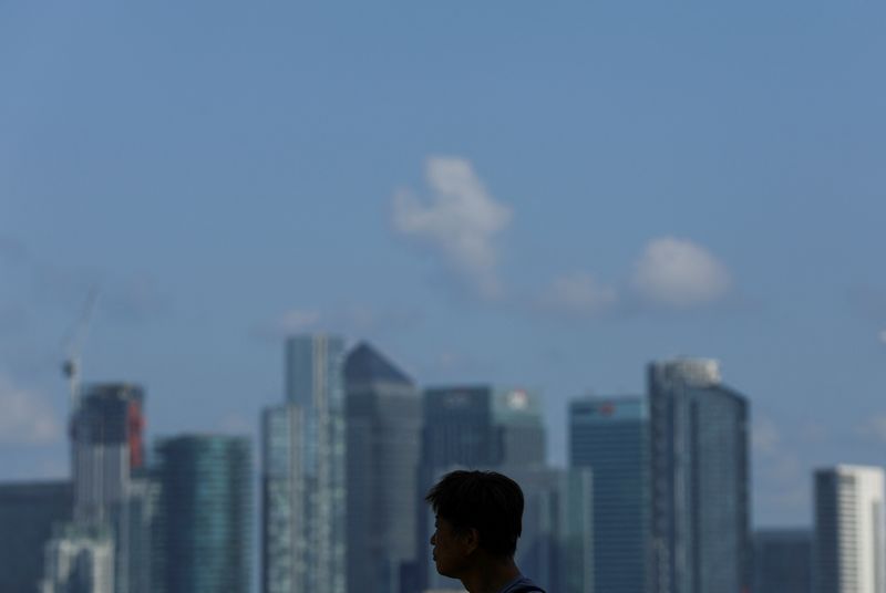 &copy; Reuters. FILE PHOTO: A person walks in Greenwich Park, with Canary Wharf in the distance, in London, Britain June 22, 2023. REUTERS/Hannah McKay/File Photo