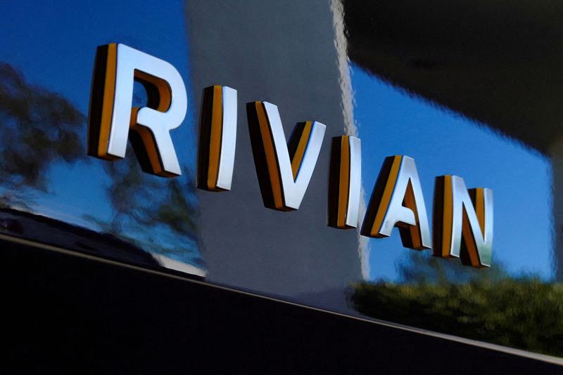 &copy; Reuters. Nome da Rivian em carro elétrico SUV em San Diego, Califórnia, EUA
16/12/2022 REUTERS/Mike Blake/Arquivo