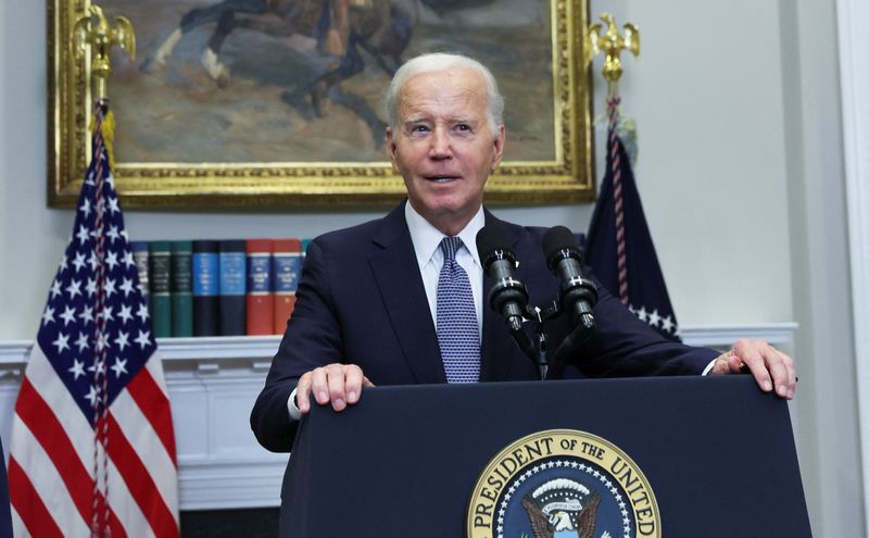 &copy; Reuters. FILE PHOTO: U.S. President Joe Biden speaks about his plans for continued student debt relief after a U.S. Supreme Court decision blocking his plan to cancel $430 billion in student loan debt, at the White House in Washington, U.S. June 30, 2023. REUTERS/