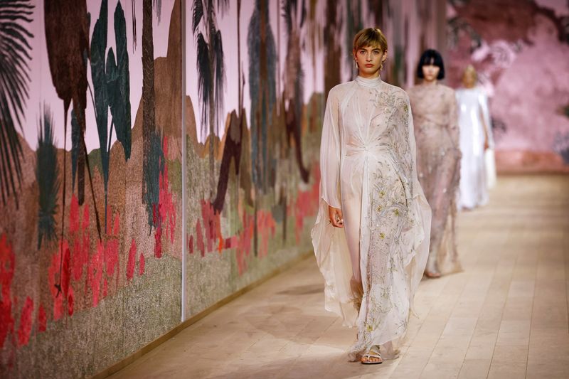 &copy; Reuters. Foto del lunes de la colección de Dior en la Semana de la Alta Costura de París

Jul 3, 2023. REUTERS/Sarah Meyssonnier