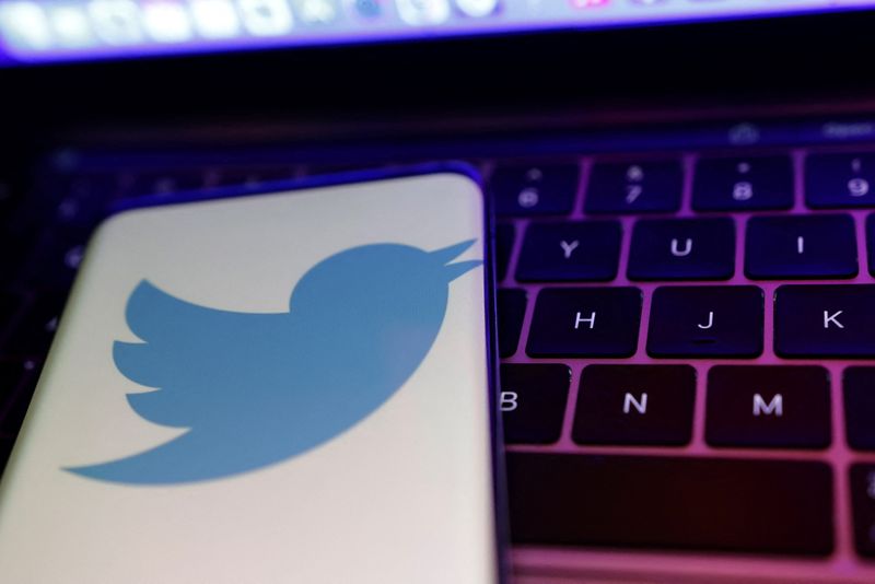 &copy; Reuters. FILE PHOTO: Twitter app logo is seen in this illustration taken, August 22, 2022. REUTERS/Dado Ruvic/Illustration