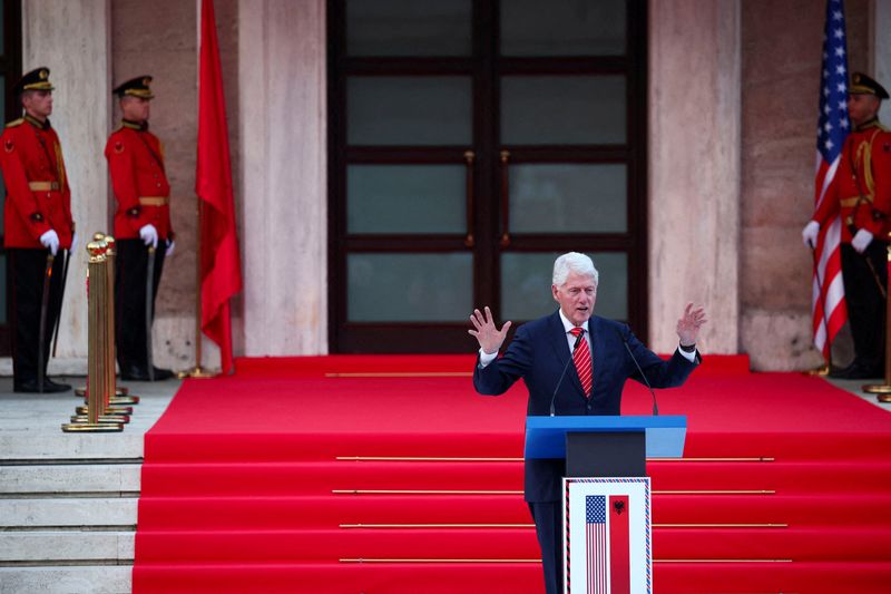 &copy; Reuters. Ex-presidente dos EUA Bill Clinton faz pronunciamento em Tirana, na Albânia
03/07/2023
REUTERS/Florion Goga