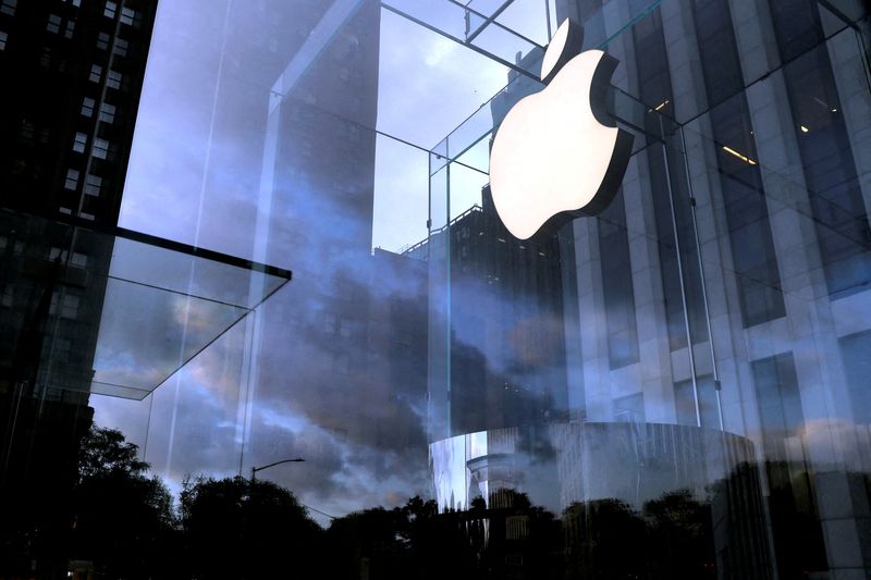 &copy; Reuters. FILE PHOTO: The Apple Inc. logo is seen hanging at the entrance to the Apple store on 5th Avenue in Manhattan, New York, U.S., October 16, 2019. REUTERS/Mike Segar/File Photo