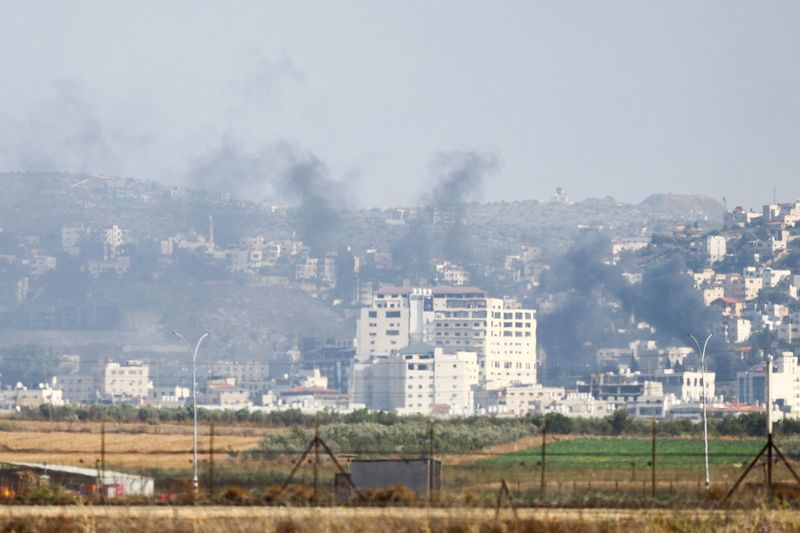 &copy; Reuters. Smoke is seen from Israel's side, as an Israeli military operation continues on Jenin refugee camp in the Israeli-occupied West Bank, near the Jalamah checkpoint, July 4, 2023. REUTERS/Ronen Zvulun