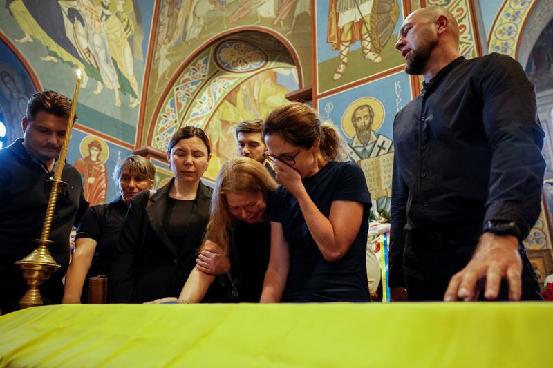 &copy; Reuters. Funeral de escritora ucraniana Victoria Amelina em Kiev
04/07/2023
REUTERS/Alina Smutko