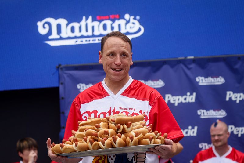 © Reuters. World Champion Joey Chestnut during the weigh-in ceremony ahead of  2023 Nathan's Famous Fourth of July International Hot Dog Eating Contest in Coney Island Brooklyn in New York City, U.S., July 3, 2023.   REUTERS/Brendan McDermid