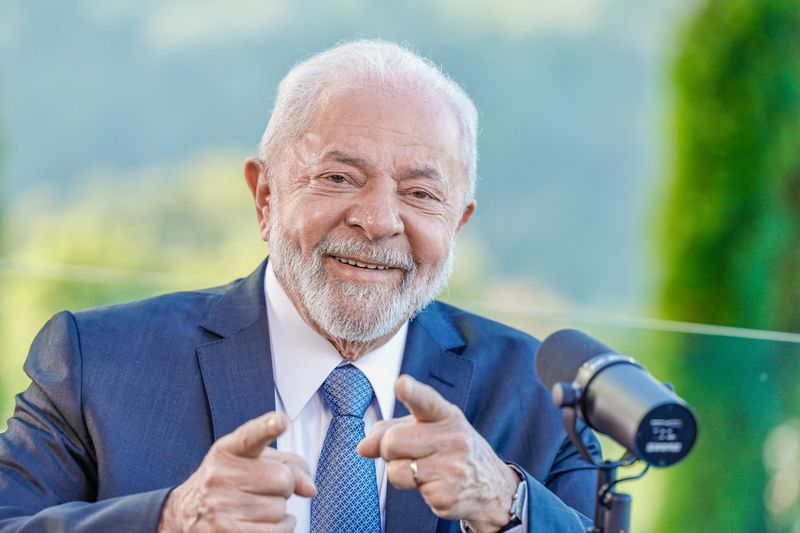 © Reuters. Brazil's President Luiz Inacio Lula da Silva gestures during a weekly live broadcast before attending the Presidential Summit of Mercosur group, in Puerto Iguazu, Argentina July 4, 2023. Ricardo Stuckert/Brazil Presidency/Handout via REUTERS 