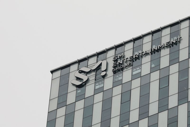 &copy; Reuters. FILE PHOTO: The logo of SM Entertainment is seen at its headquarter in Seoul, South Korea, March 9, 2023.   REUTERS/Kim Soo-hyeon