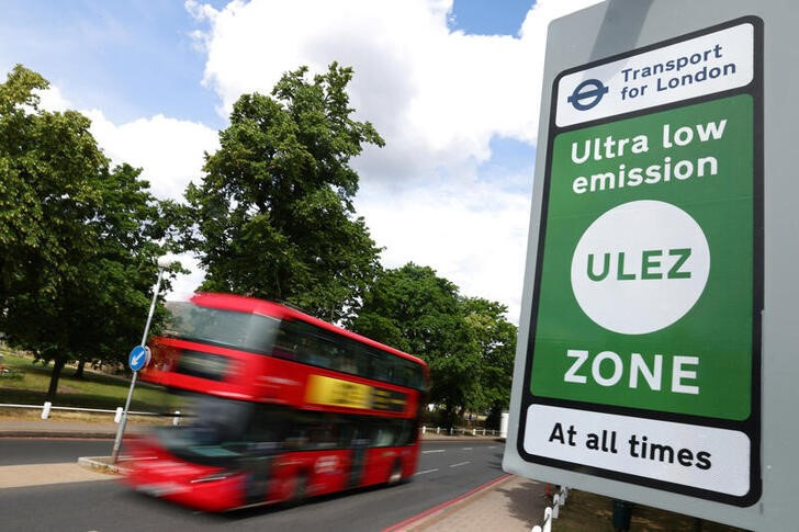 &copy; Reuters.     英首都ロンドン市による「超低排出ゾーン（ＵＬＥＺ）」を拡大する措置は違法で差し止められるべきだ──。拡大対象となっている５つの下部自治体が４日、高等法院に異議申し立て