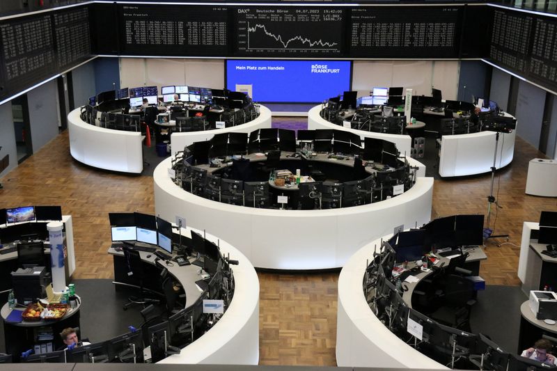 © Reuters. FILE PHOTO: The German share price index DAX graph is pictured at the stock exchange in Frankfurt, Germany, July 4, 2023.    REUTERS/Staff