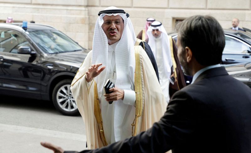 &copy; Reuters. FILE PHOTO: Saudi Arabia's Minister of Energy Prince Abdulaziz bin Salman Al-Saud arrives for an OPEC meeting in Vienna, Austria, June 4, 2023. REUTERS/Leonhard Foeger/File Photo