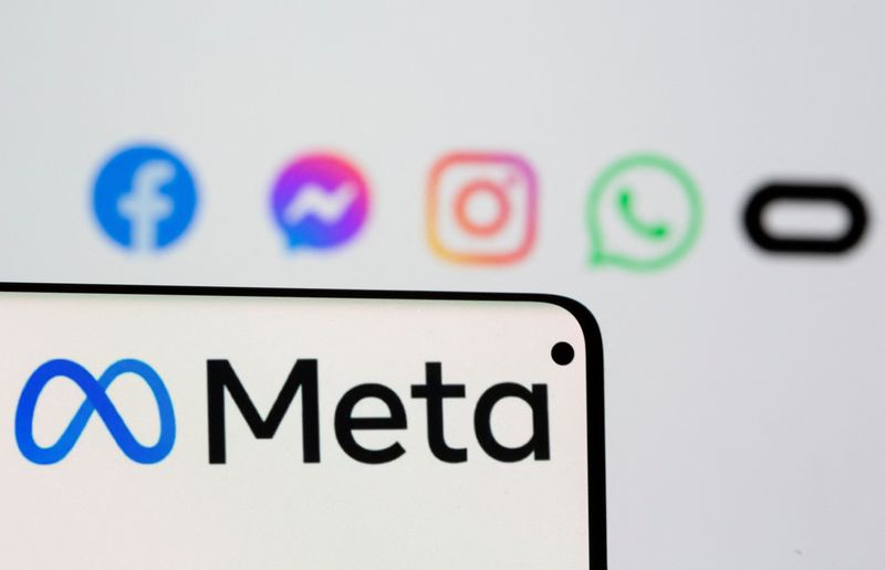 &copy; Reuters. FILE PHOTO: Facebook's new rebrand logo Meta is seen on smartpone in front of displayed logo of Facebook, Messenger, Intagram, Whatsapp and Oculus in this illustration picture taken October 28, 2021. REUTERS/Dado Ruvic/Illustration/File Photo